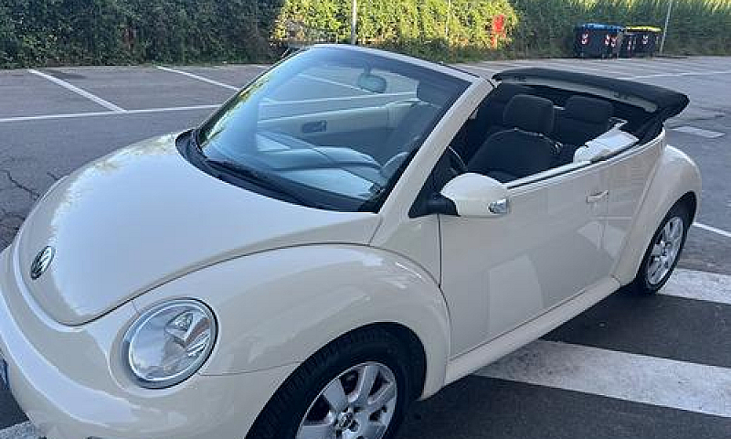 Volkswagen New Beetl...