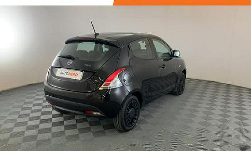 Lancia Ypsilon Xu266...