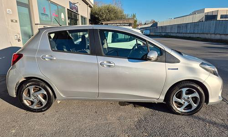 Toyota Yaris 1.5 Hyb...