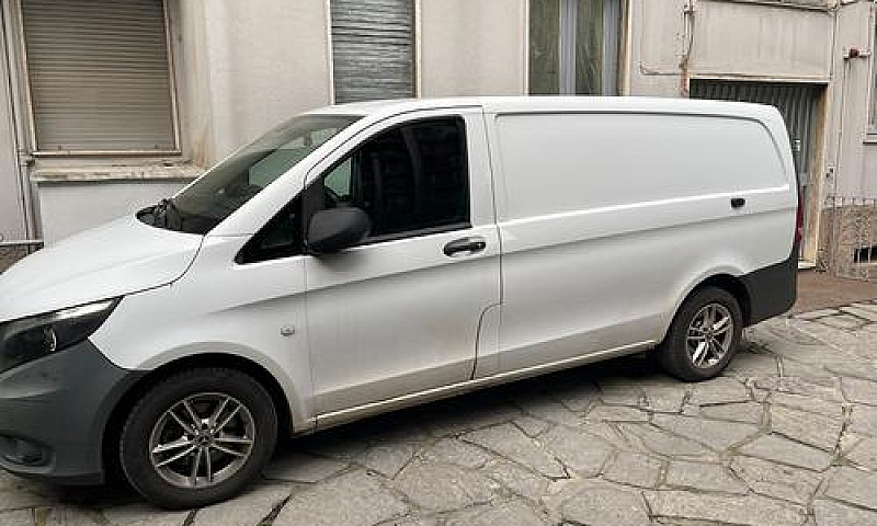 Mercedes Vito...