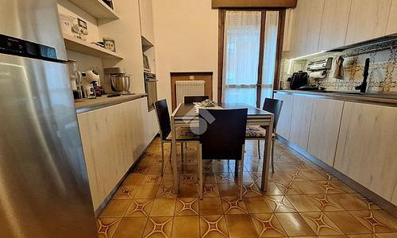 2 Locali A Coneglian...