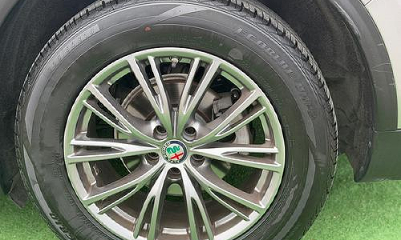 Alfa Romeo Stelvio 2...