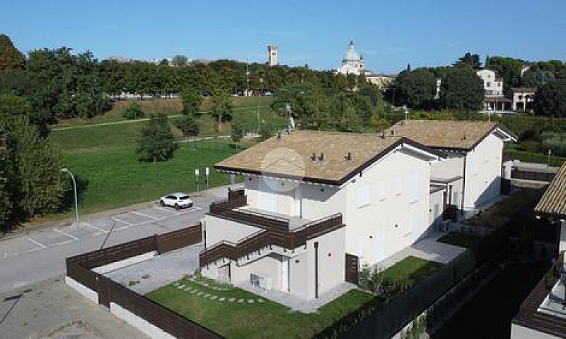 4 Locali A Castelnuo...