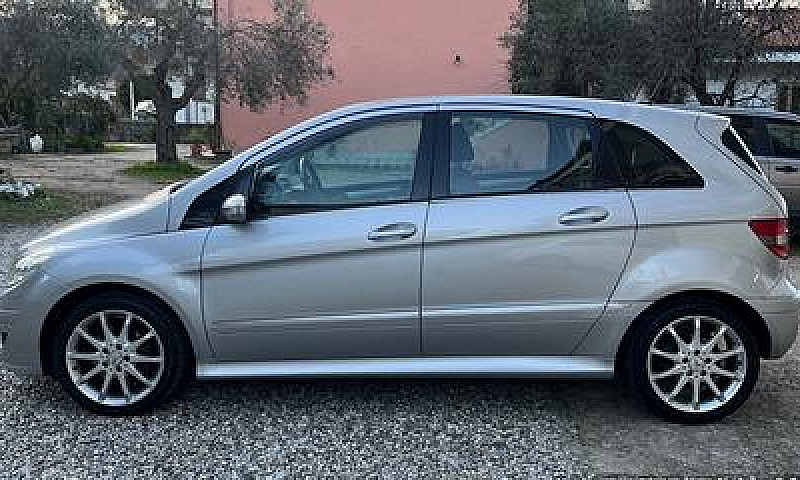Mercedes-Benz B 180 ...