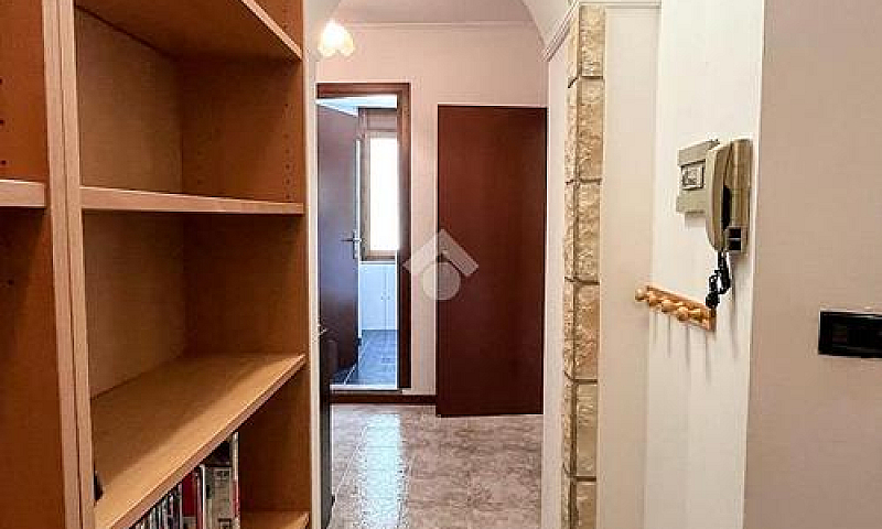 3 Locali A Varese...