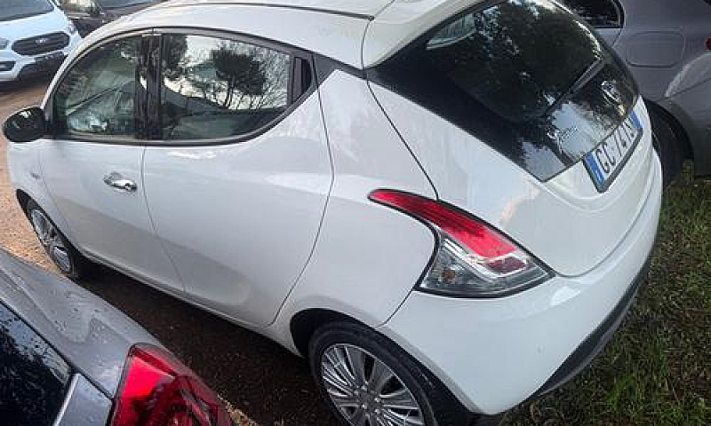 Lancia Ypsilon 1.2 6...