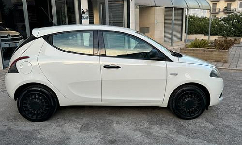 Lancia Ypsilon 1.2 B...