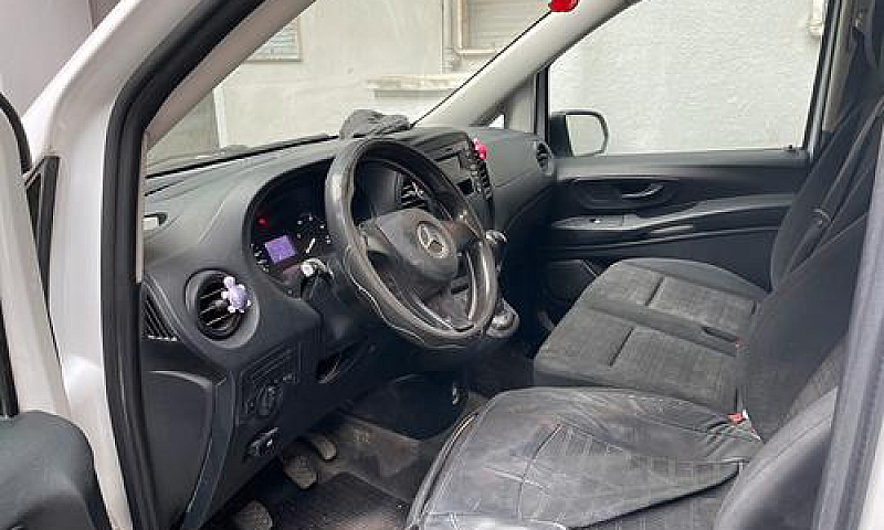 Mercedes Vito...