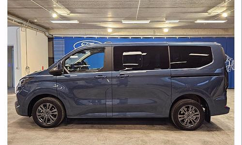 Ford Tourneo Custom...
