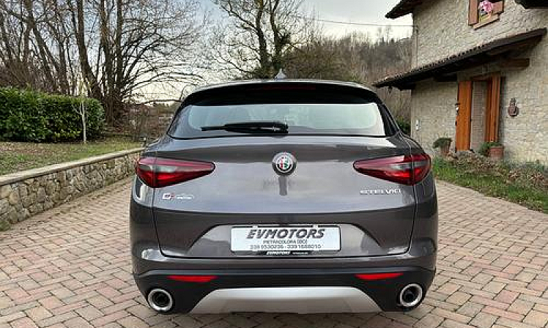 Alfa Romeo Stelvio 2...