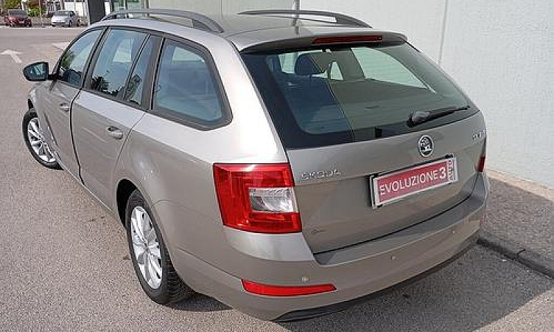 Skoda Octavia Sw 1.6...