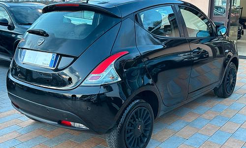 Lancia Ypsilon 1.2 6...