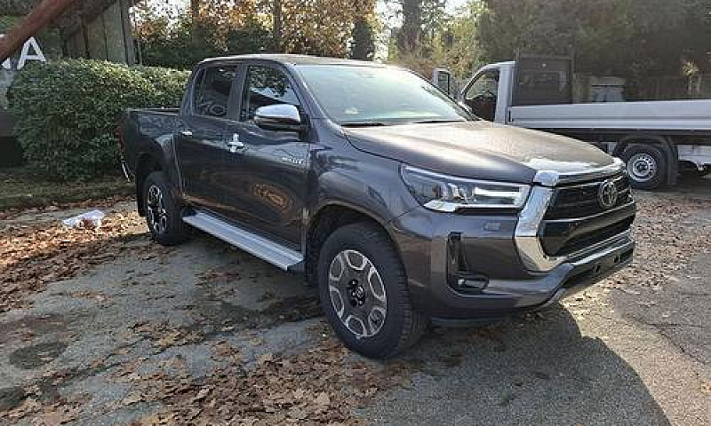 Toyota Hilux 2.4 D-4...