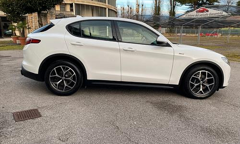Alfa Romeo Stelvio 2...