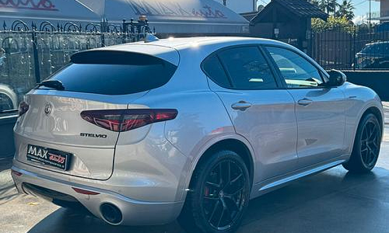 Alfa Romeo Stelvio 2...