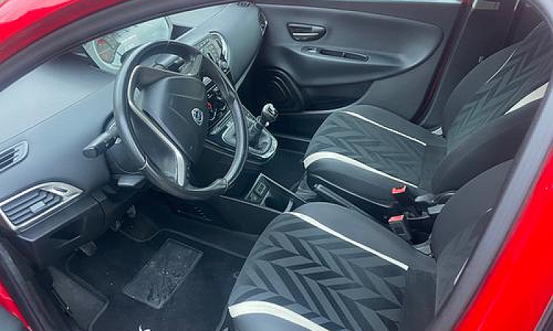 Lancia Ypsilon 1.2 6...