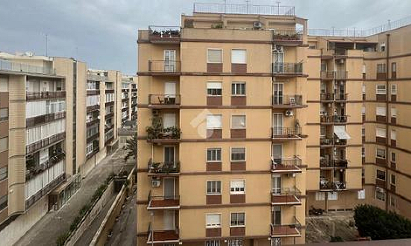 4 Locali A Brindisi...