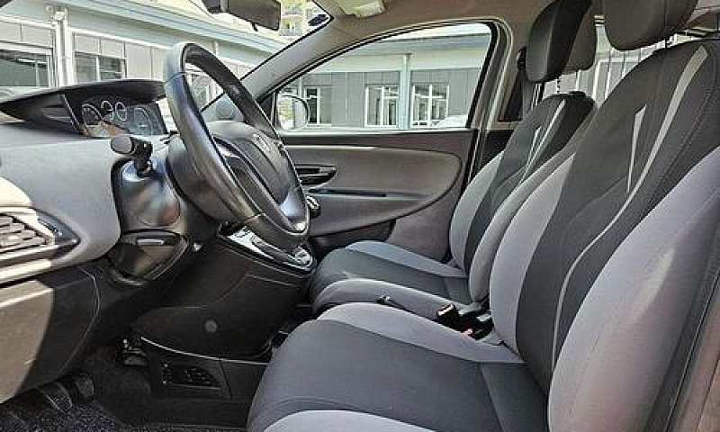 Lancia Ypsilon 1.2 8...