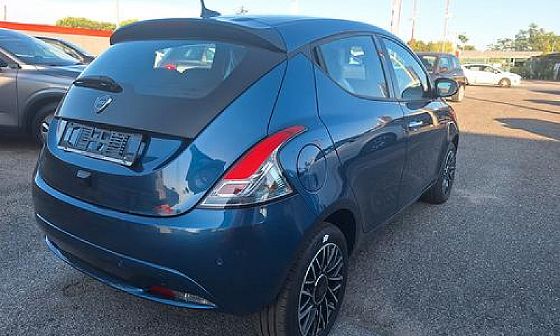 Lancia Ypsilon 1.2 6...