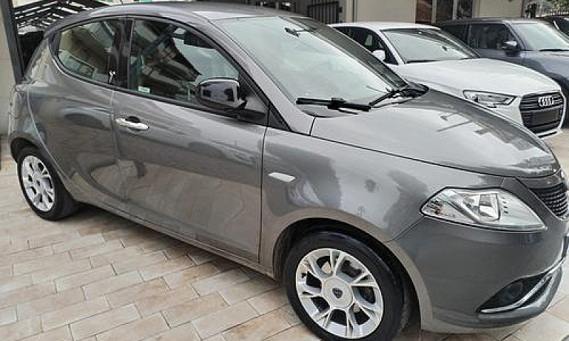 Lancia Ypsilon 1.3 M...