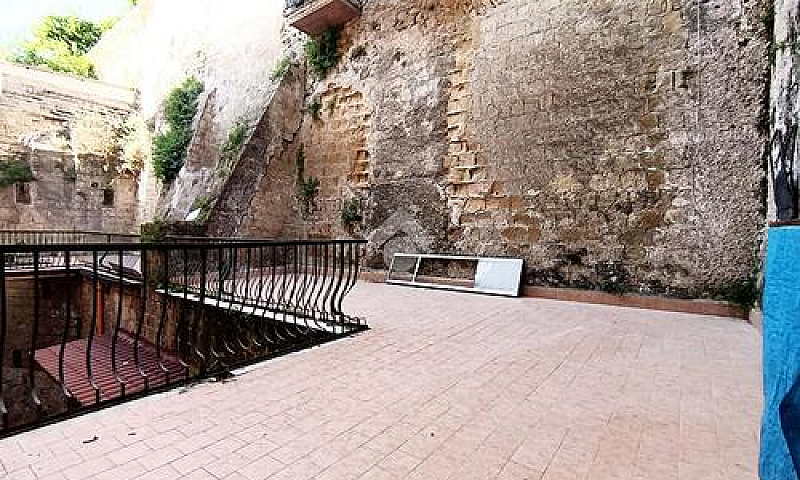 3 Locali A Napoli...