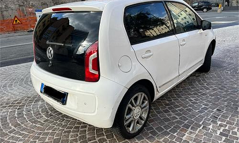 Volkswagen Up! Nessu...