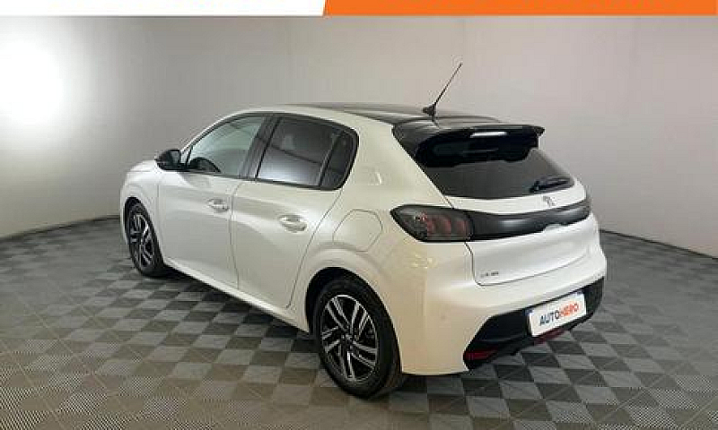 Peugeot 208 Pg07173...
