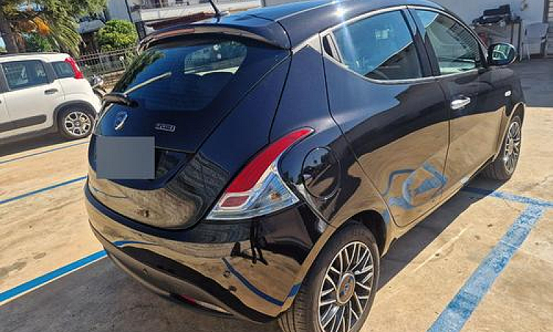 Lancia Ypsilon...