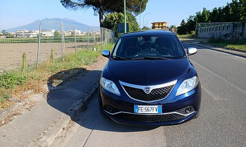 Lancia Ypsilon 1.2 6...