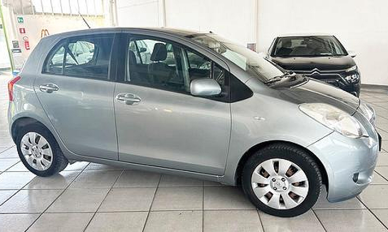Toyota Yaris 1.3 5 P...