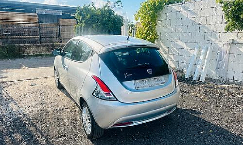 Lancia Ypsilon 1.2 6...