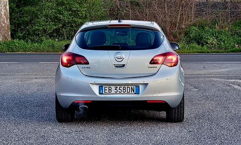 Opel Astra 1.6 Turbo...