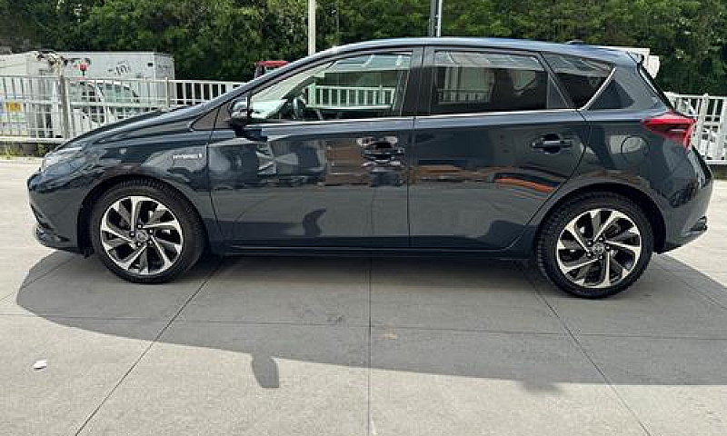 Toyota Auris 1.8 Hyb...