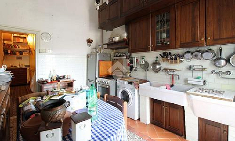 4 Locali A Firenze...
