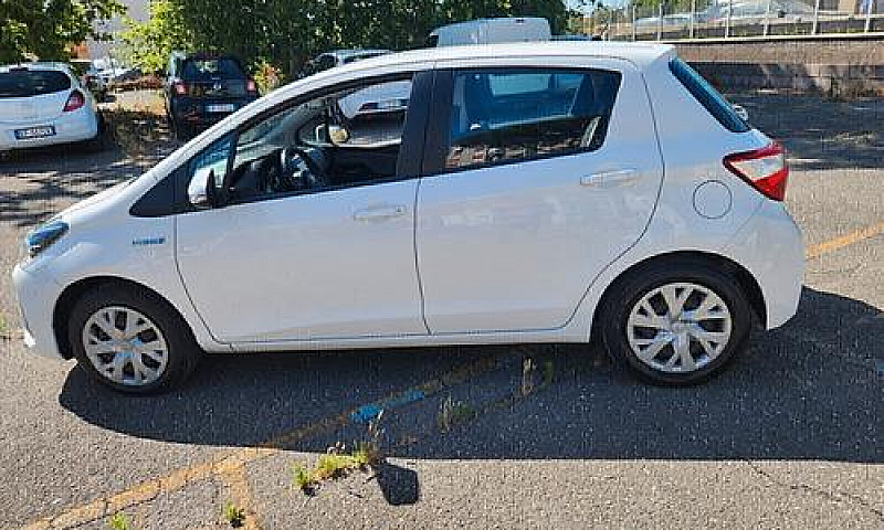 Toyota Yaris 1.5 Hyb...