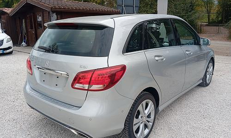 Mercedes-Benz B 180 ...