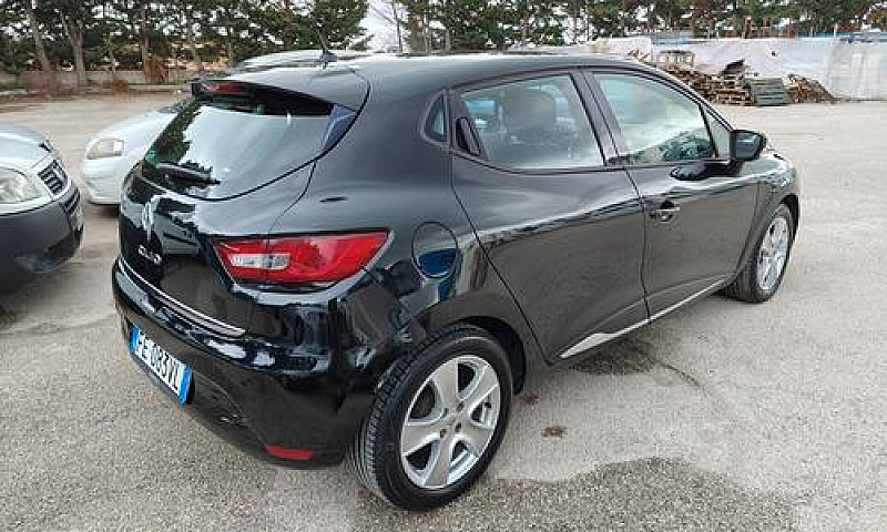 Renault Clio 1.2 75C...