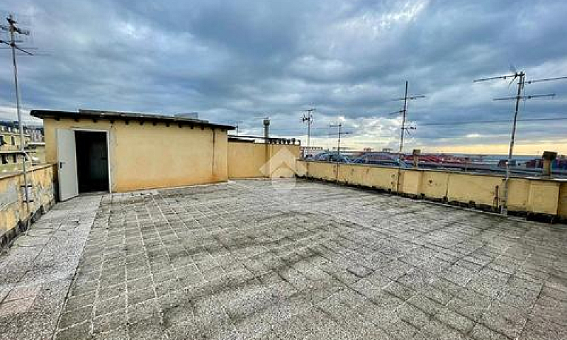 5 Locali A Genova...