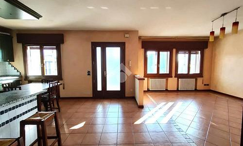 4 Locali A Bassano D...