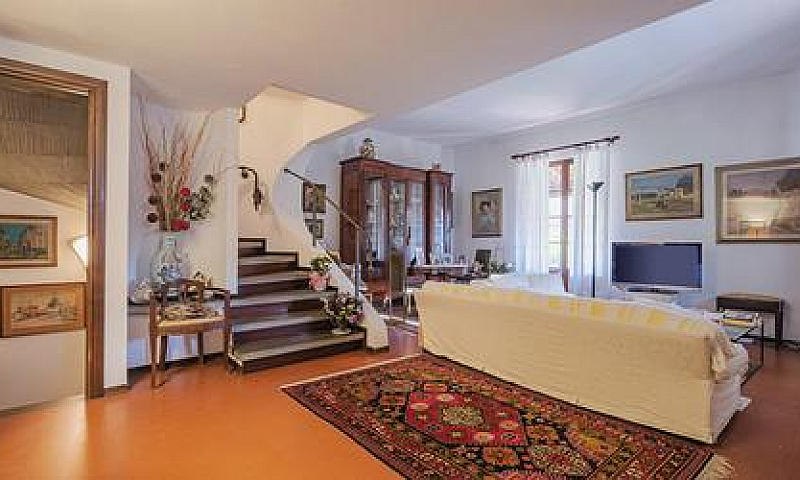 Porzione Di Casa A C...