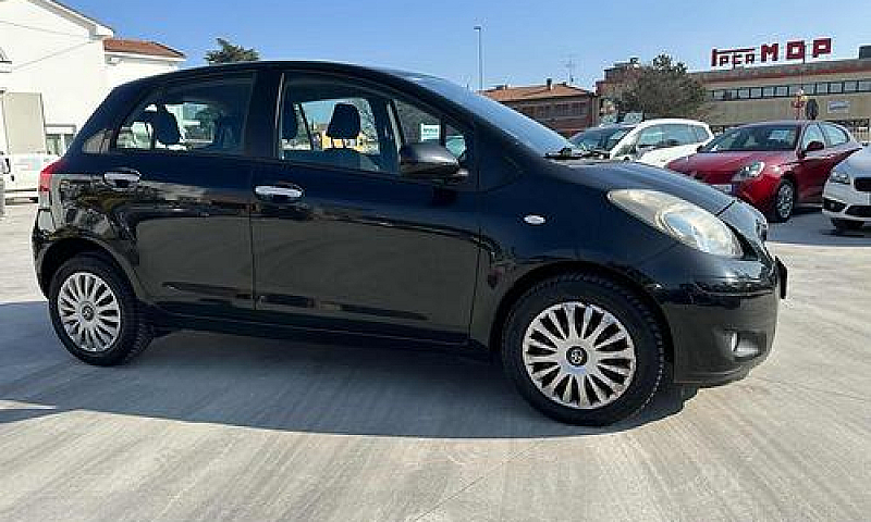Toyota Yaris 1.3 5 P...