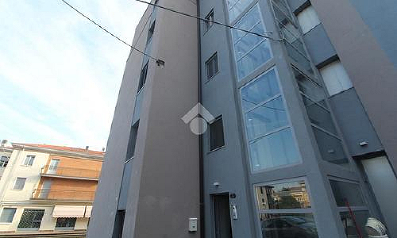 2 Locali A Traverset...