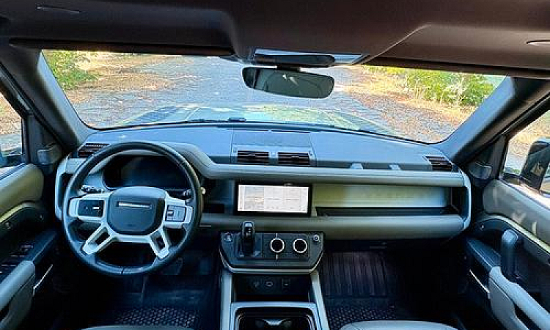 Land Rover Defender ...