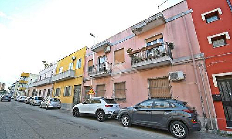 4 Locali A Cagliari...