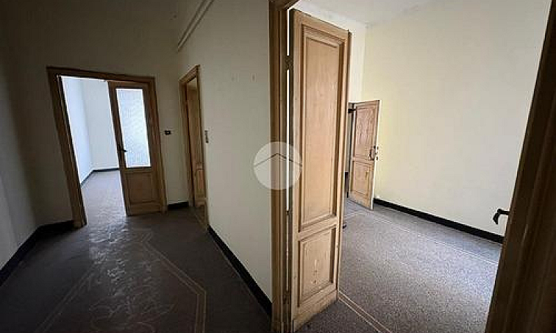 5 Locali A Genova...
