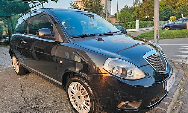 Lancia Ypsilon 1.2 6...