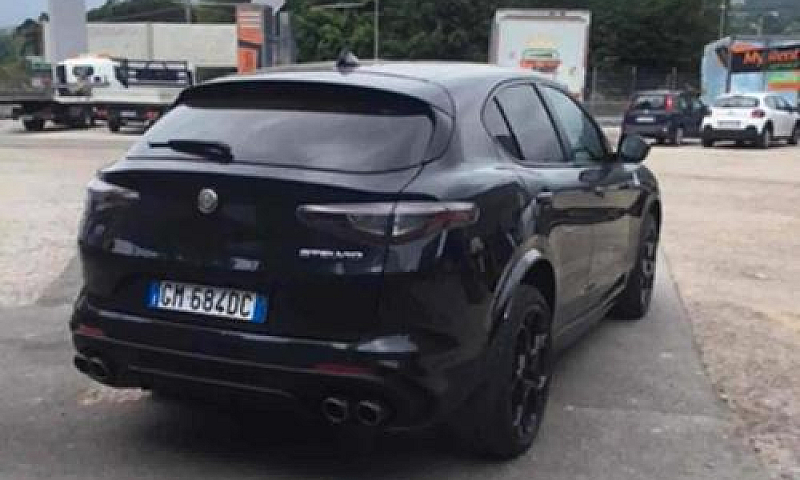 Alfa Romeo Stelvio 2...