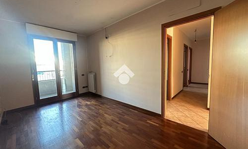 4 Locali A Milano...