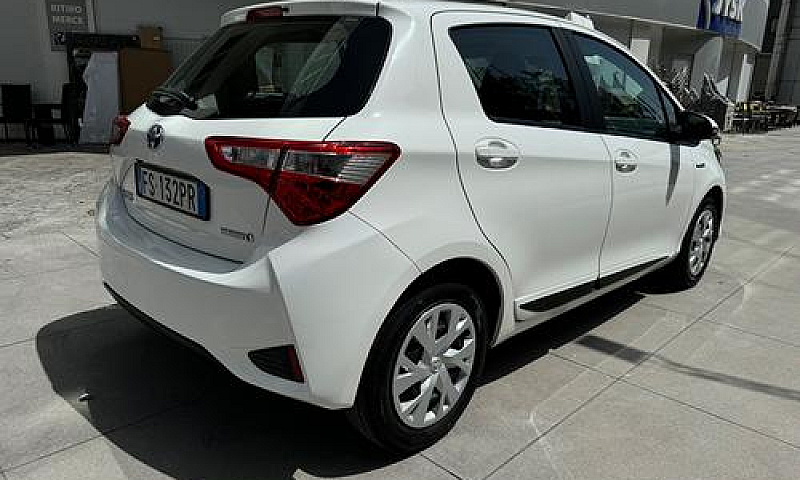 Toyota Yaris 1.5 Hyb...