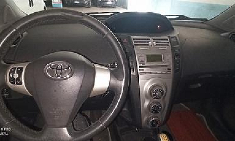 Toyota Yaris 1.0 5 P...